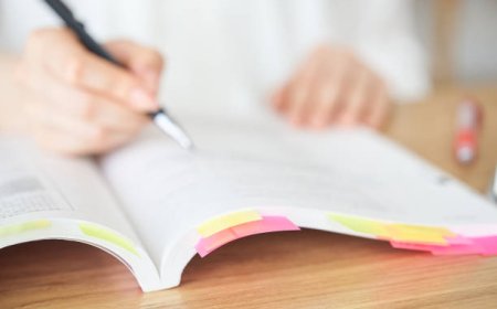 Why Students Rely on Essay Writing Service Online: Benefits, Risks, and Smart Usage Tips