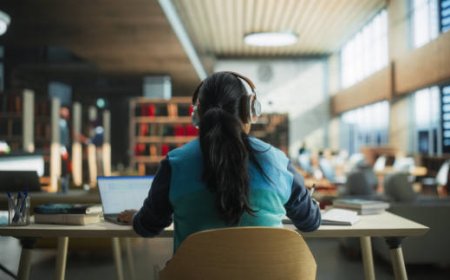 Why More UK Students Are Choosing to Buy Dissertation Services from Professionals