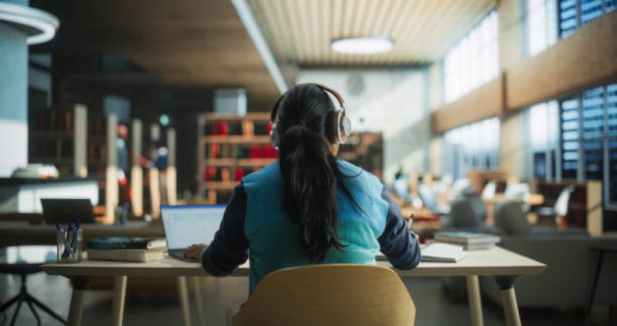Why More UK Students Are Choosing to Buy Dissertation Services from Professionals