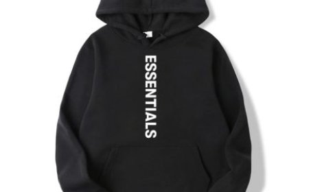 What to Wear on a Casual Date with a Hoodie