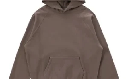 Fear of God Essentials Hoodie – Iconic Urban Wardrobe Staple