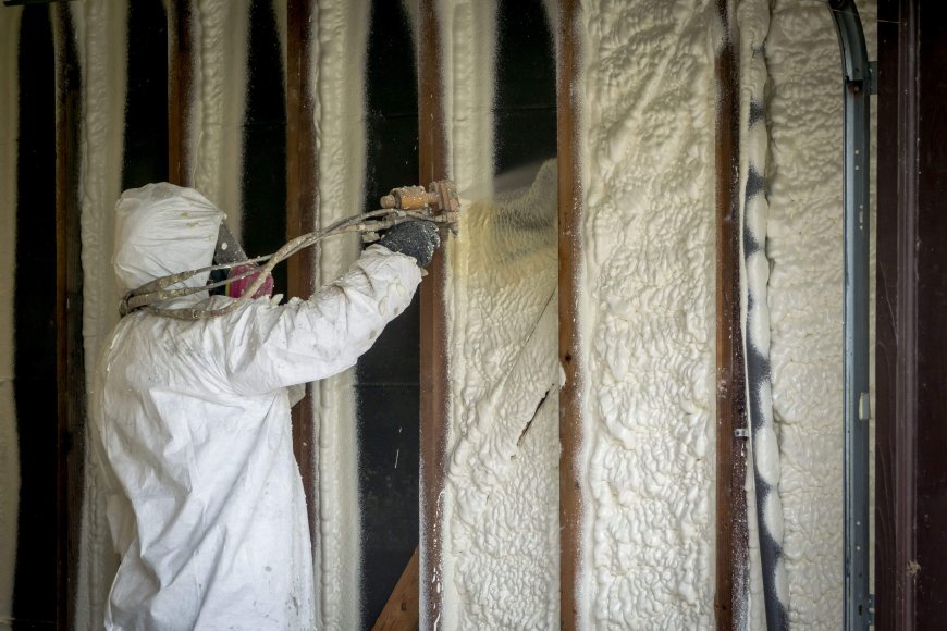 What to Expect When Hiring a Spray Foam Insulation Contractor in New Lenox, IL