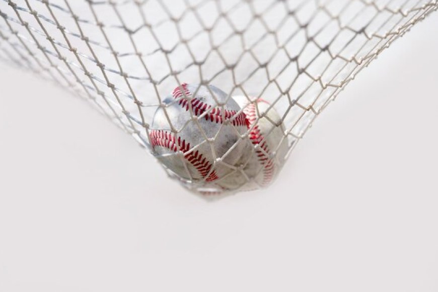 Elevate Your Game: Stable Fiberglass Pop-Up Baseball Nets with Strike Zone Target